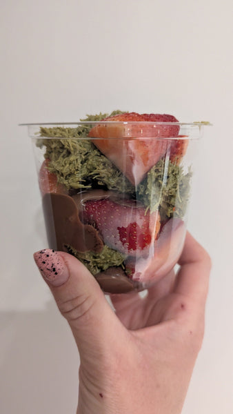 Dubai Pistachio Strawberry Cups