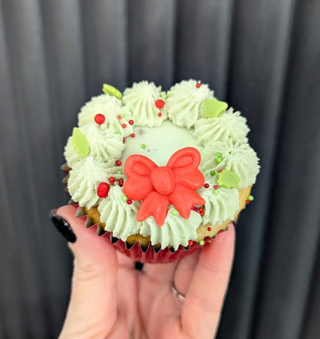 Christmas 2025 - Single Christmas Cupcake (Great for Teacher's Gifts or Secret Santa Presents)