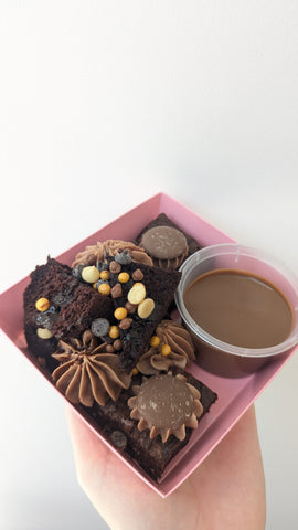 Pop-Up Cake Tray