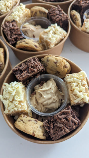 Mini Bites Dipper Box - Mini Brownies, Blondies & Cookies with Dipping Sauce Pot